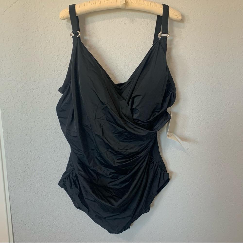Avenue one piece swimsuit size 30